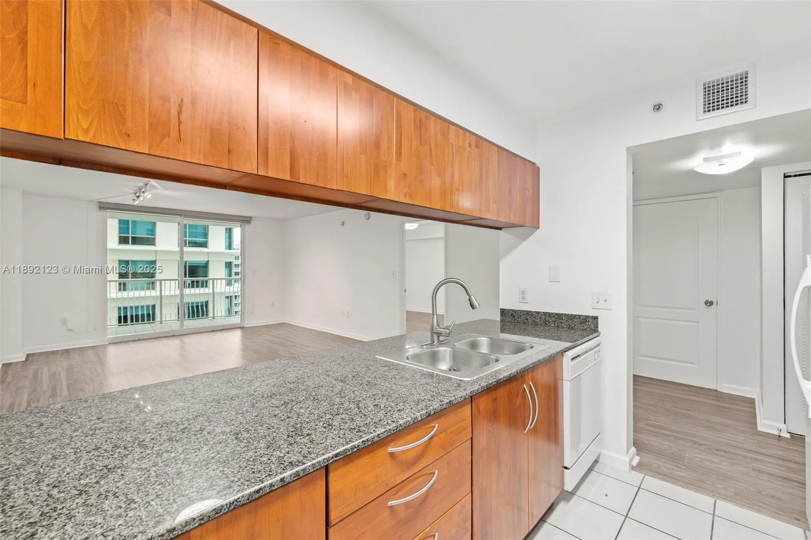 1200 Brickell Bay Dr # 3206, Miami, FL 33131 photo 7