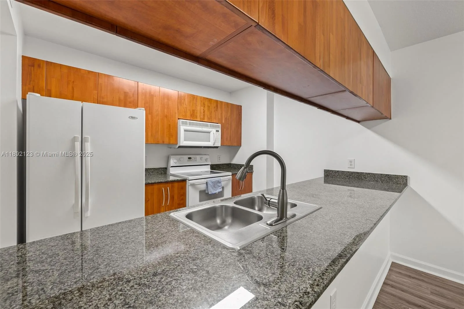 1200 Brickell Bay Dr # 3206, Miami, FL 33131 photo 8