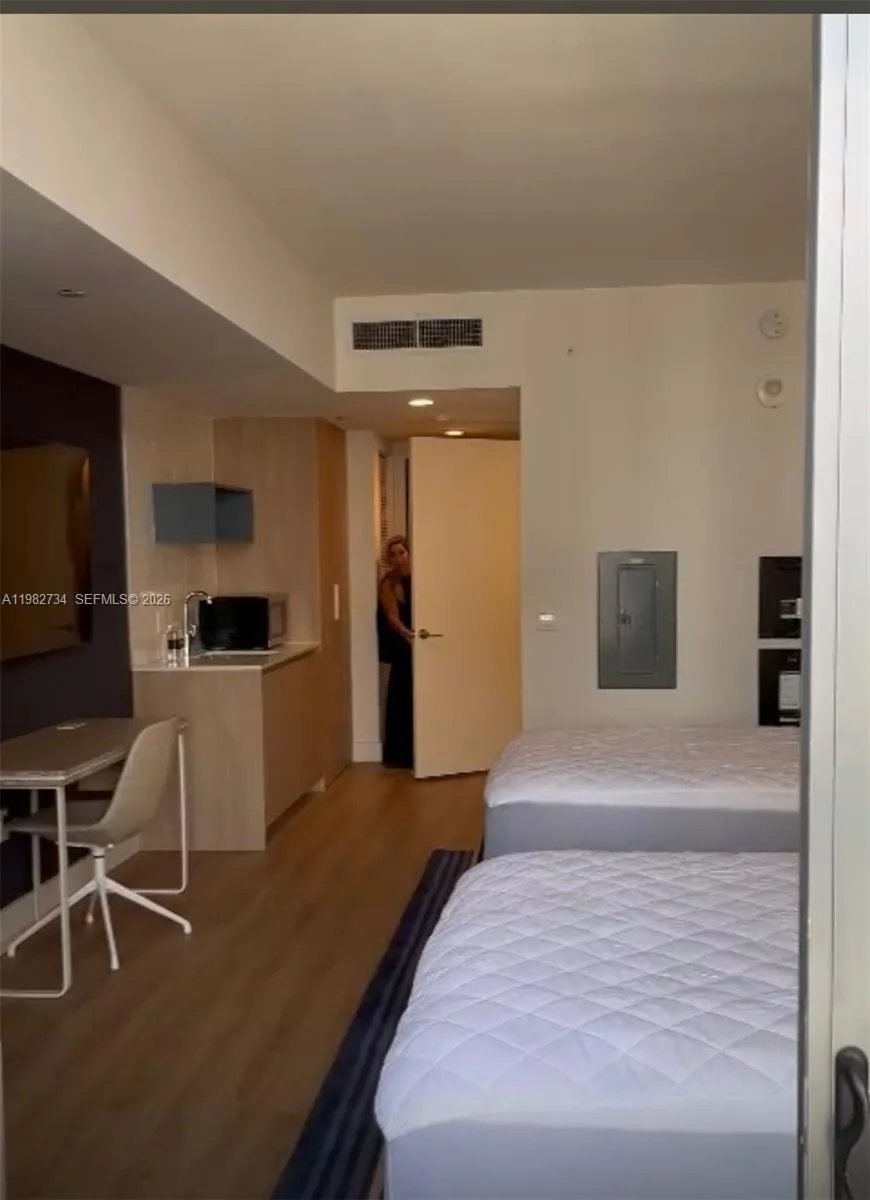 159 NE 6th St # 1804, Miami, FL 33132 photo 12