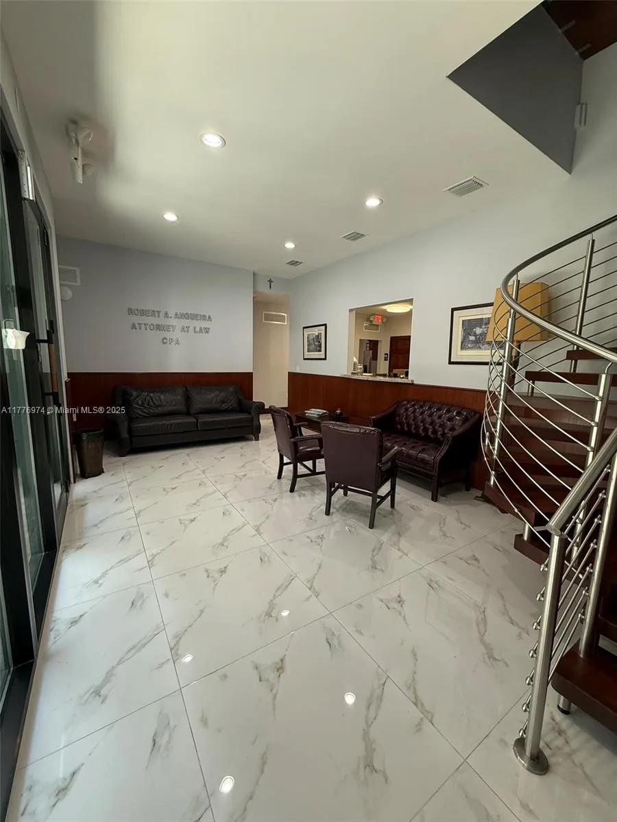 16 SW 1st Ave, Miami, FL 33130 photo 3
