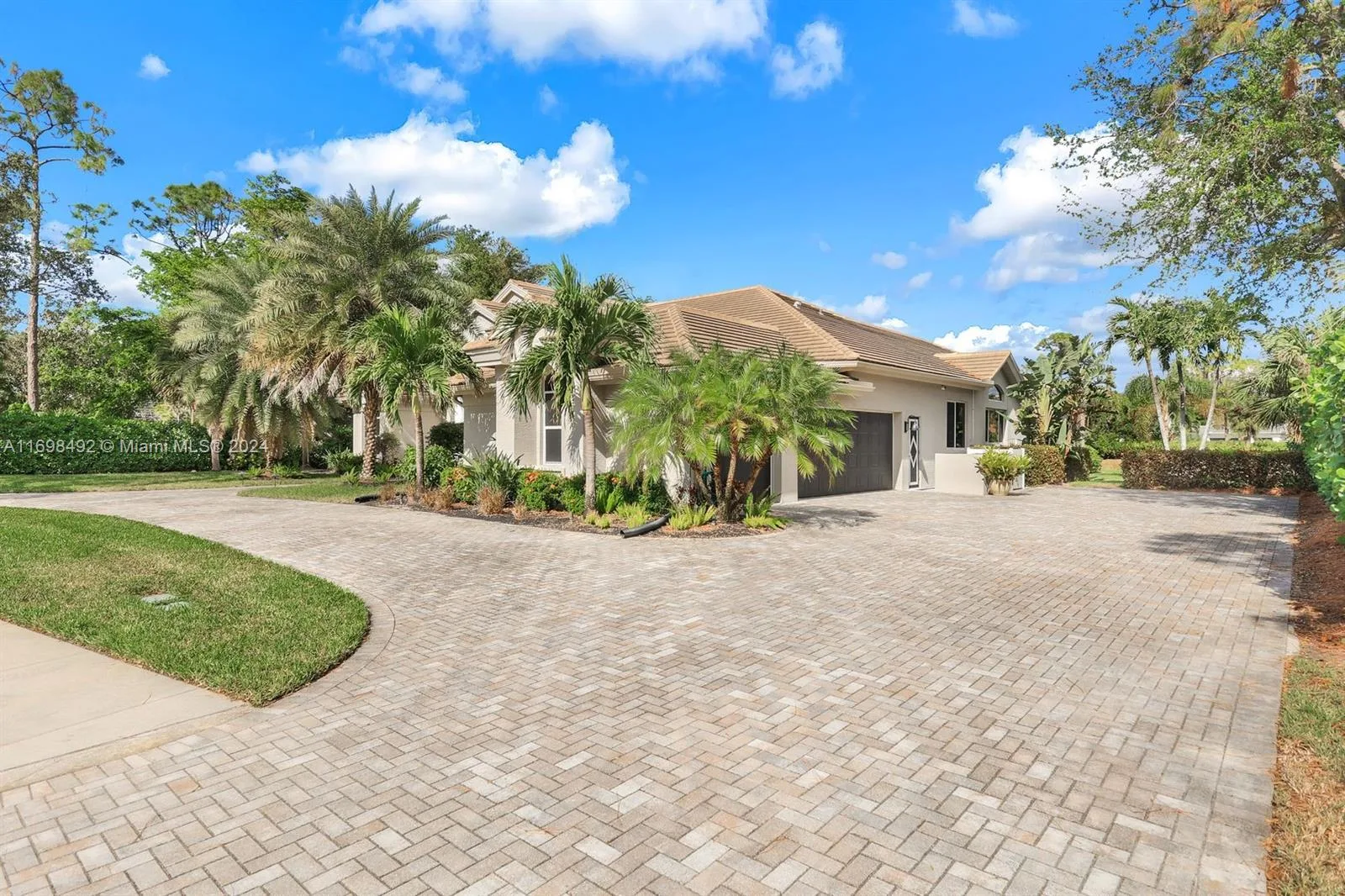 24521 Woodsage Dr, Bonita Springs, FL 33134 photo 4