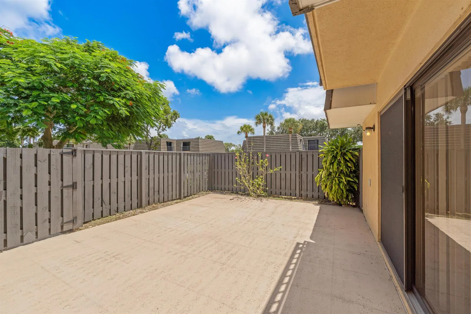915 9th Way, West Palm Beach, FL 33407 photo 2