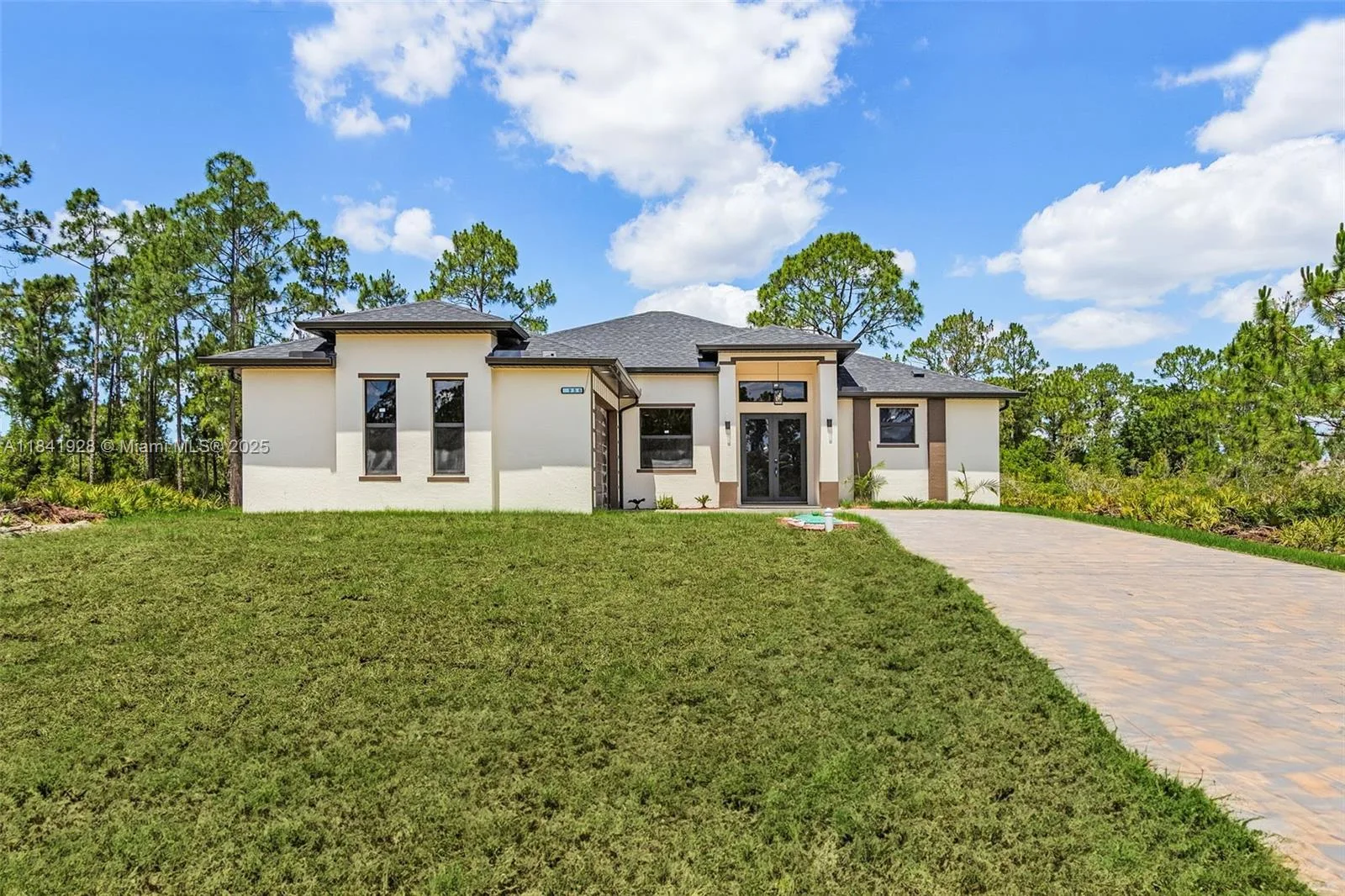 956 COLUMBUS BLVD, Lehigh Acres, FL 33974