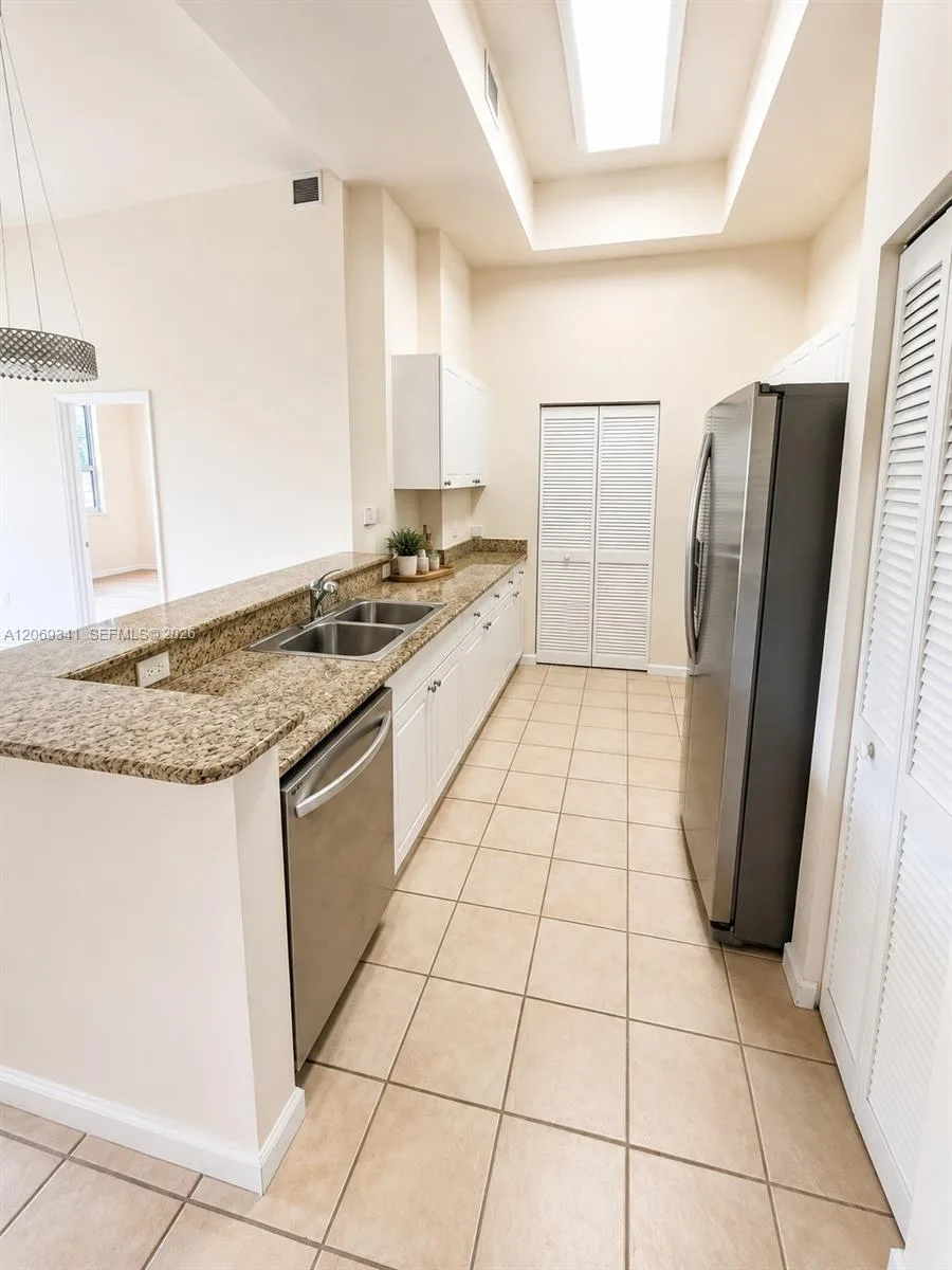 19501 W Country Club Dr # 210, Aventura, FL 33180 photo 7
