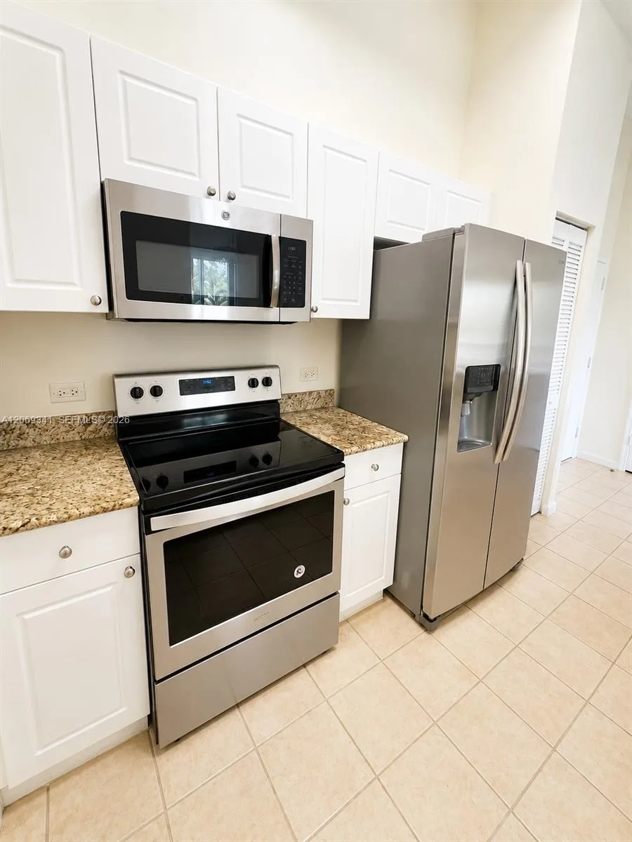 19501 W Country Club Dr # 210, Aventura, FL 33180 photo 8