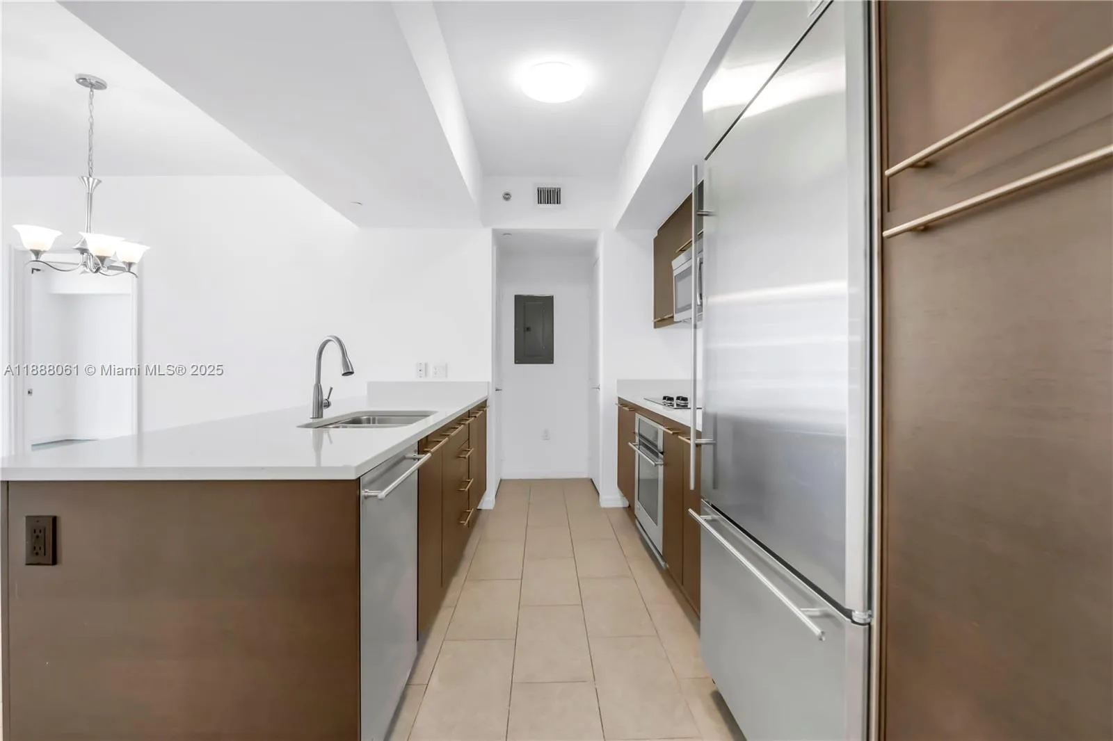 55 SE 6th St # 3503, Miami, FL 33131 photo 2