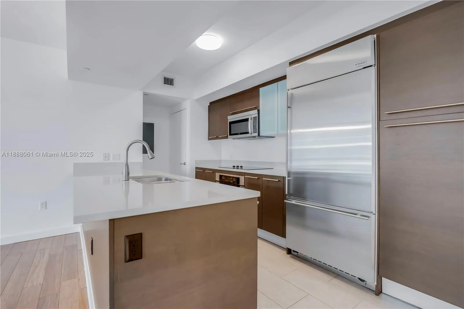 55 SE 6th St # 3503, Miami, FL 33131 photo 3