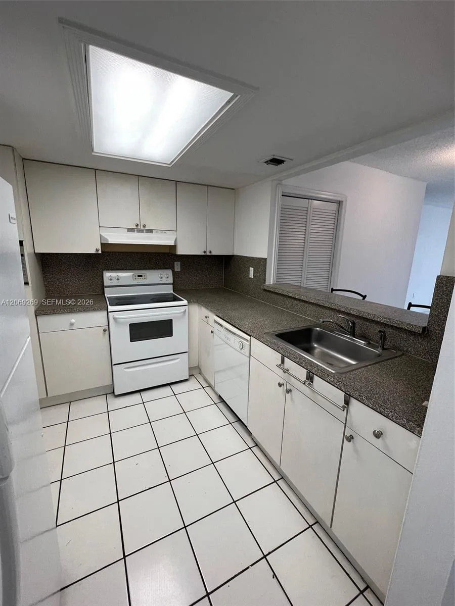 10500 SW 8th St # 410, Miami, FL 33174 photo 5