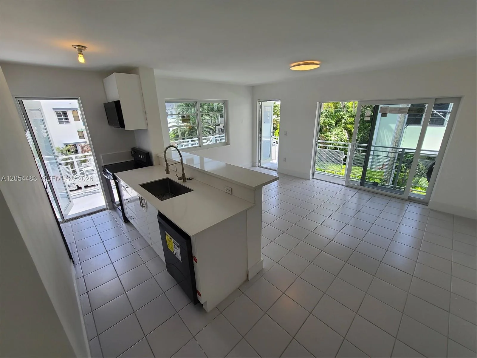 901 10th St # 8, Miami Beach, FL 33139
