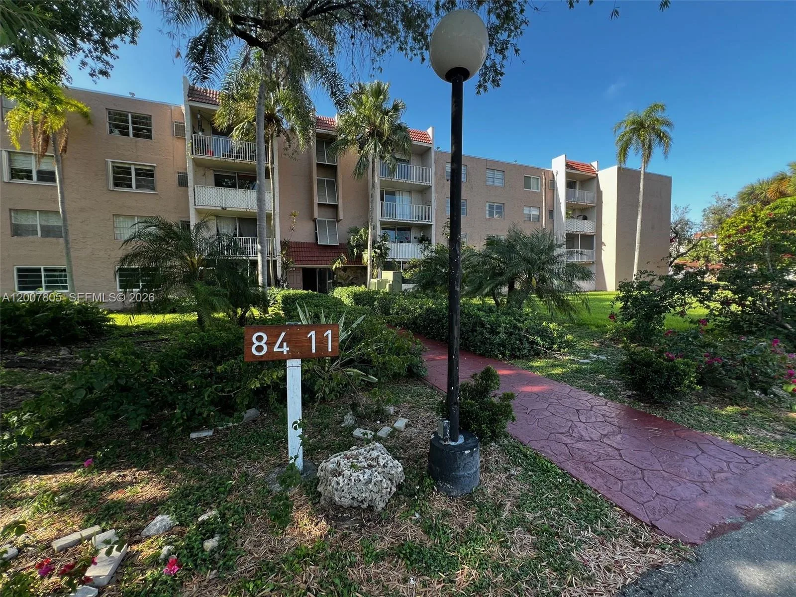 8411 NW 8th St # 105, Miami, FL 33126 photo 2