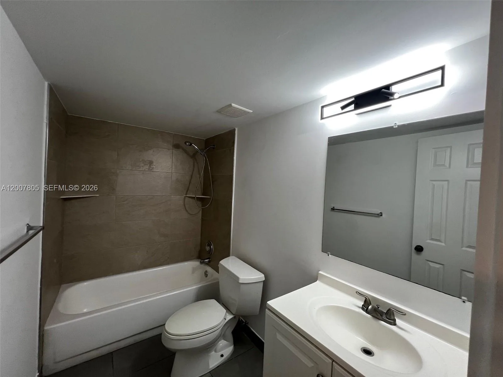 8411 NW 8th St # 105, Miami, FL 33126 photo 8