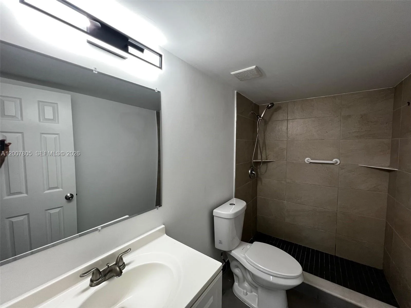8411 NW 8th St # 105, Miami, FL 33126 photo 9