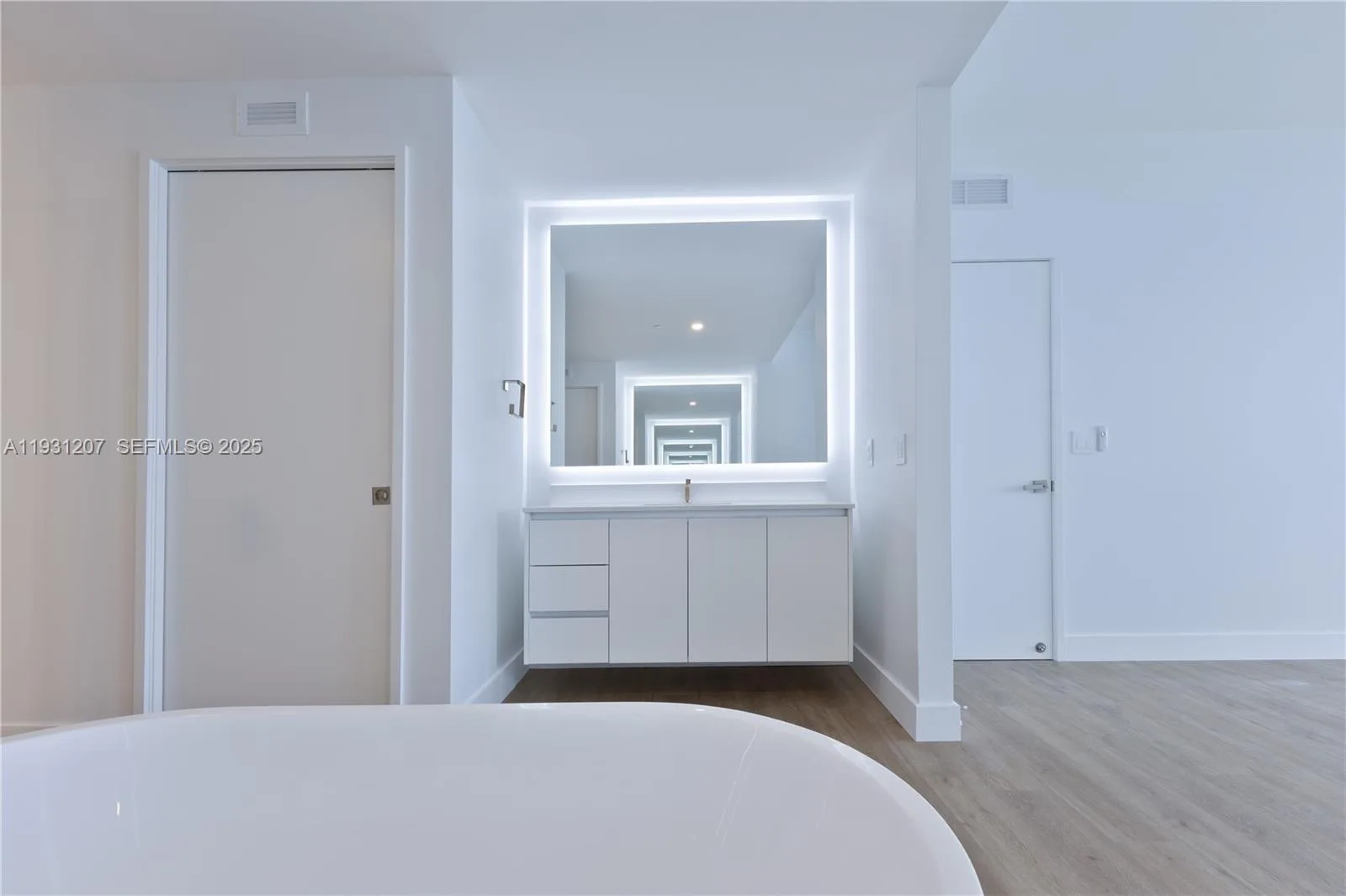 700 NE 24th St # 5402, Miami, FL 33137 photo 5