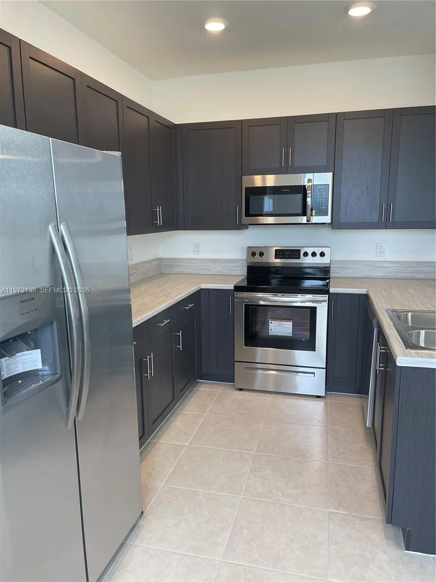 20564 NE 5th Pl, Miami, FL 33179 photo 2