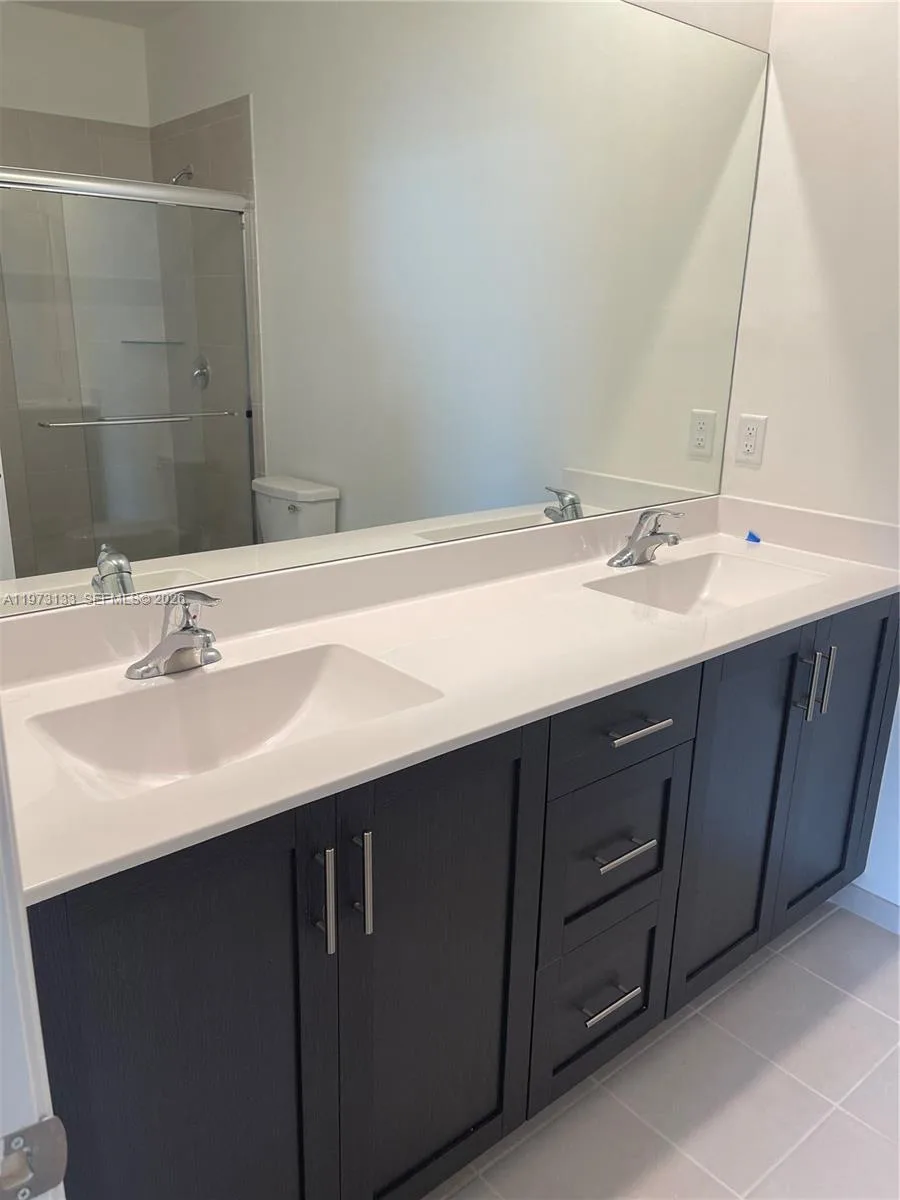20564 NE 5th Pl, Miami, FL 33179 photo 4