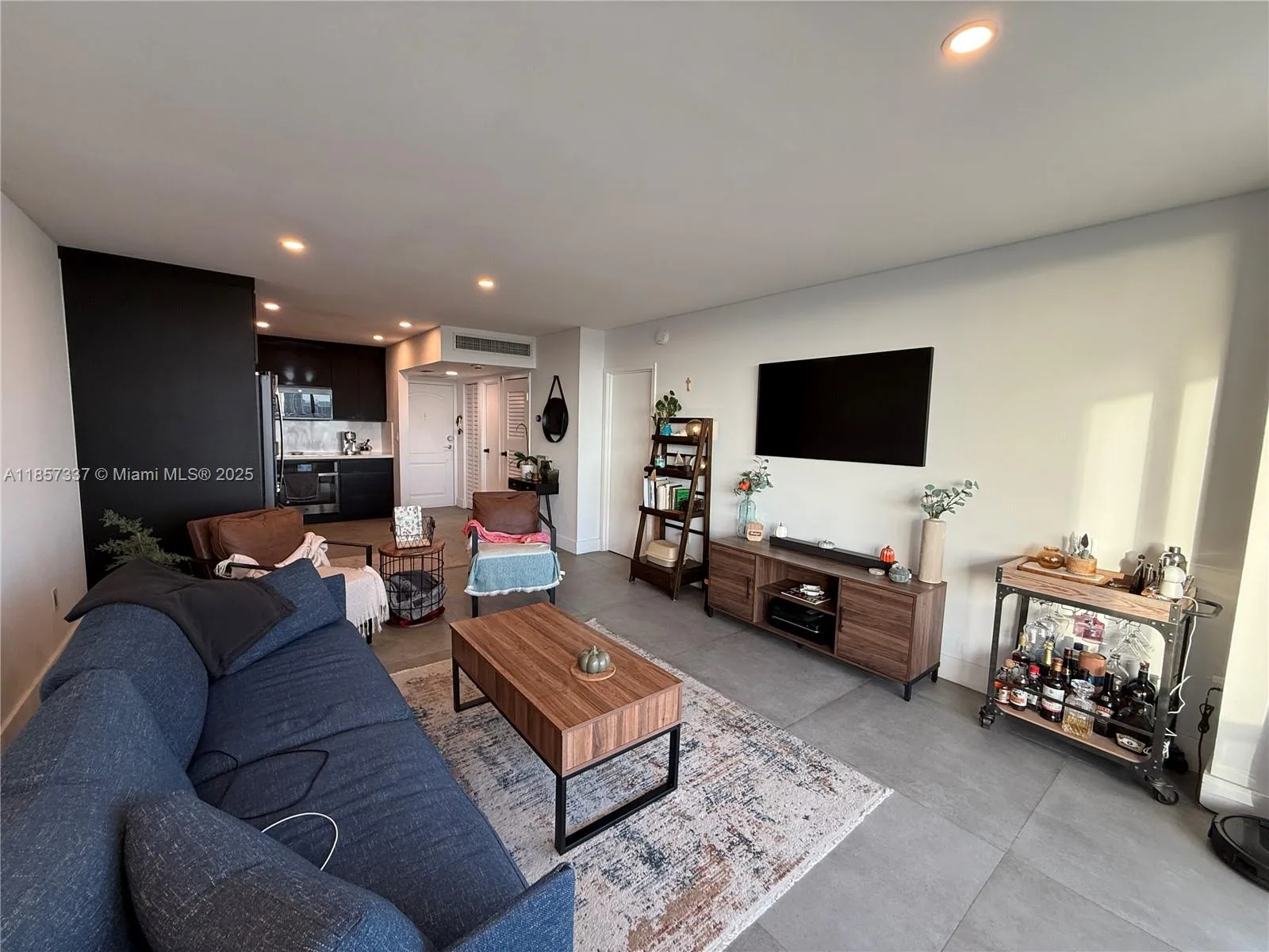 3625 N Country Club Dr # PH5, Aventura, FL 33180 photo 4