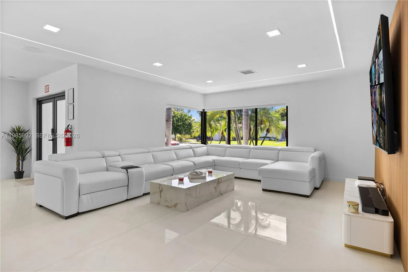 1117 Adams st, Hollywood, FL 33019 photo 4