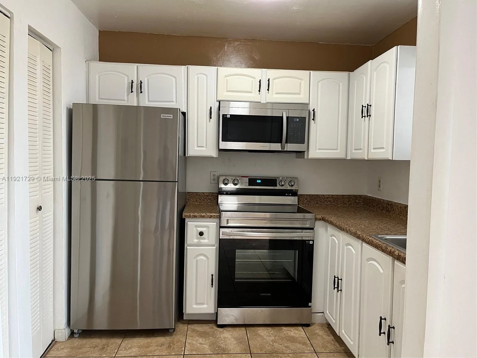 13500 NE 3rd Ct # 402, North Miami, FL 33161 photo 2