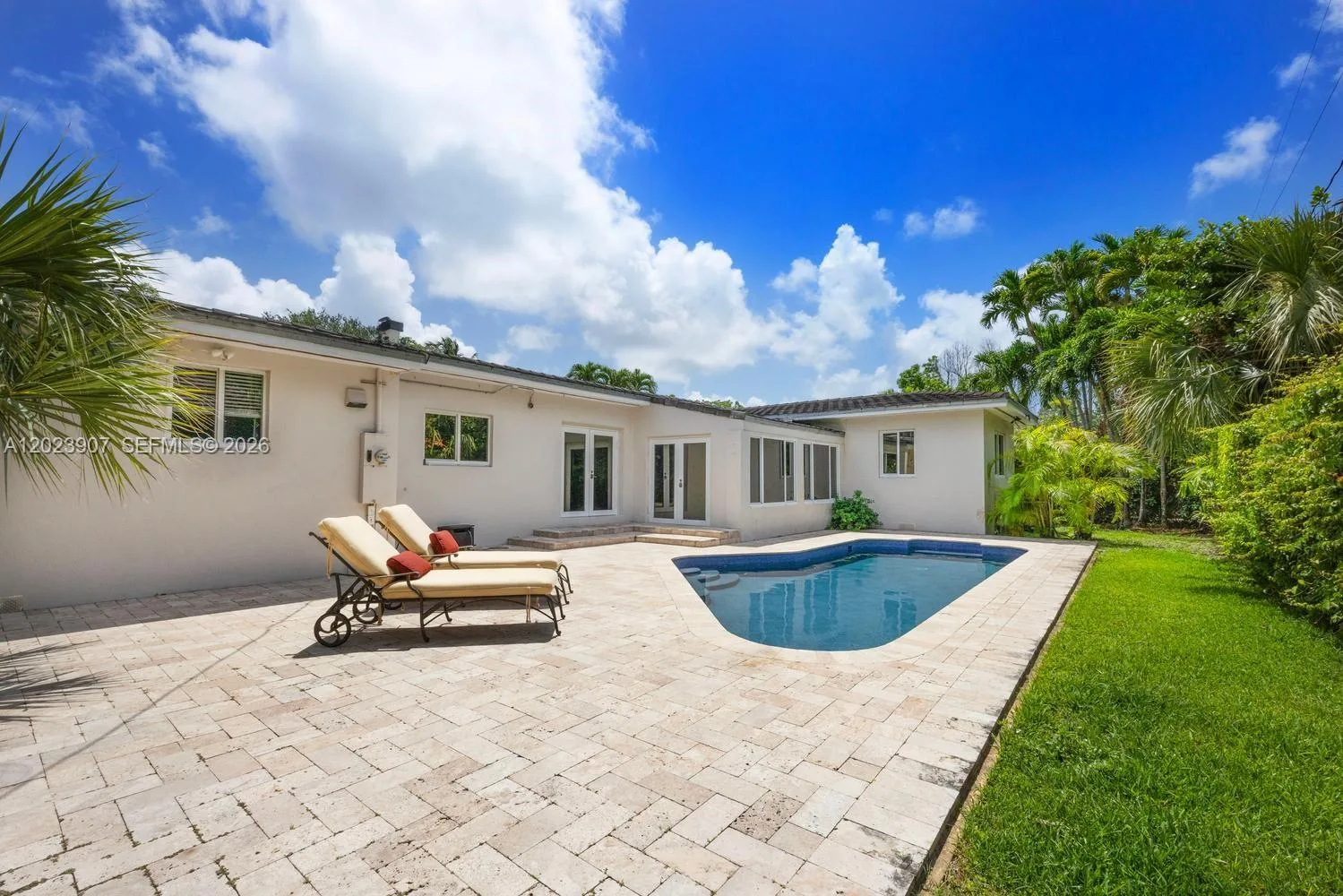 6610 Santona St, Coral Gables, FL 33146 photo 2
