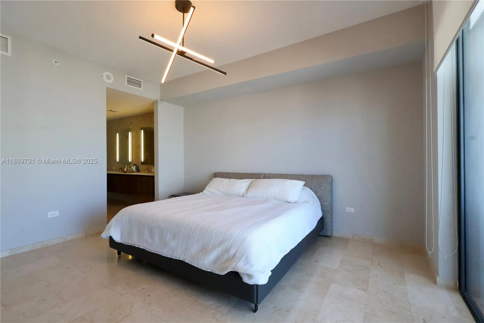 68 SE 6th St # 3607, Miami, FL 33131 photo 10