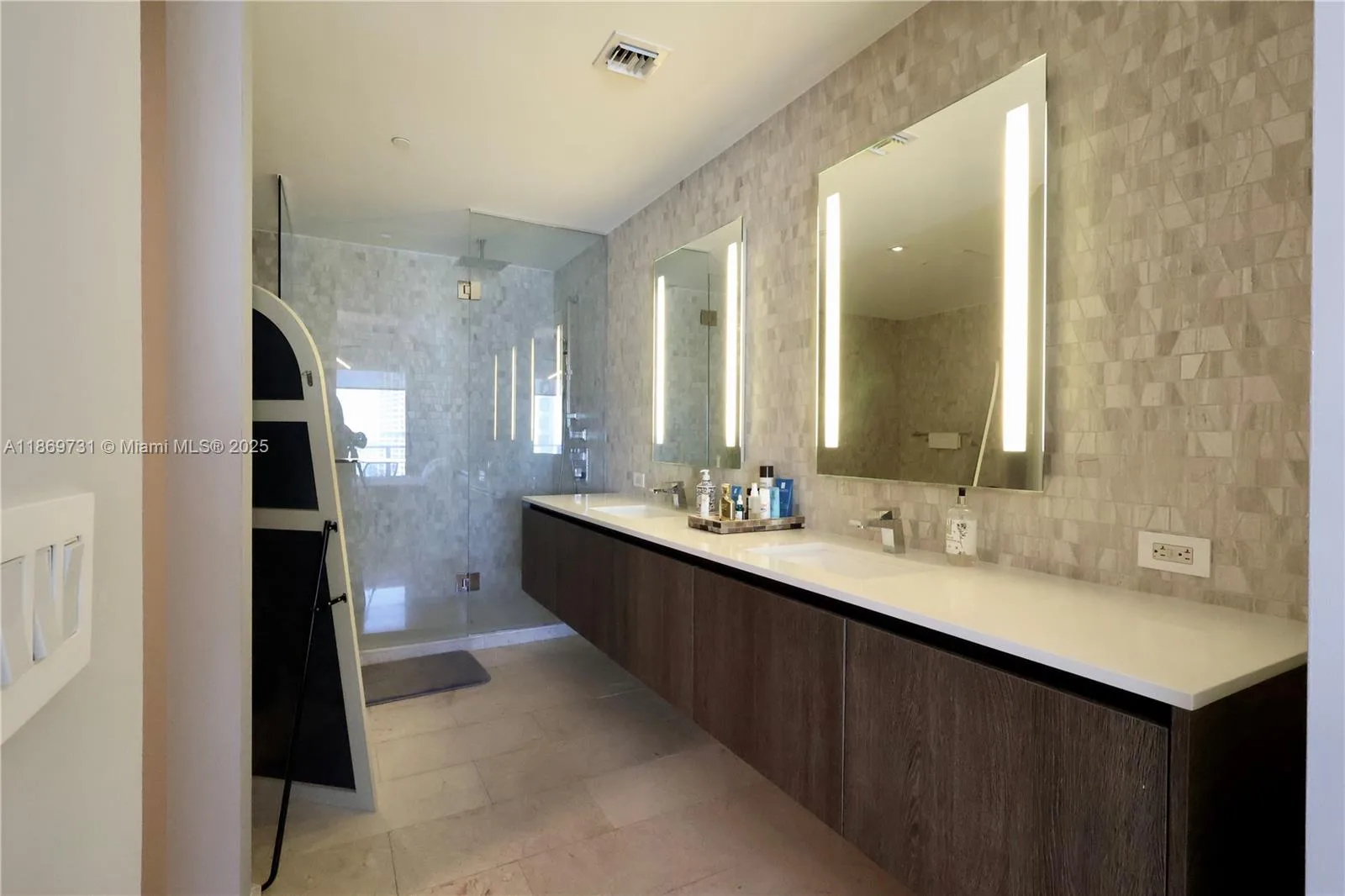 68 SE 6th St # 3607, Miami, FL 33131 photo 11