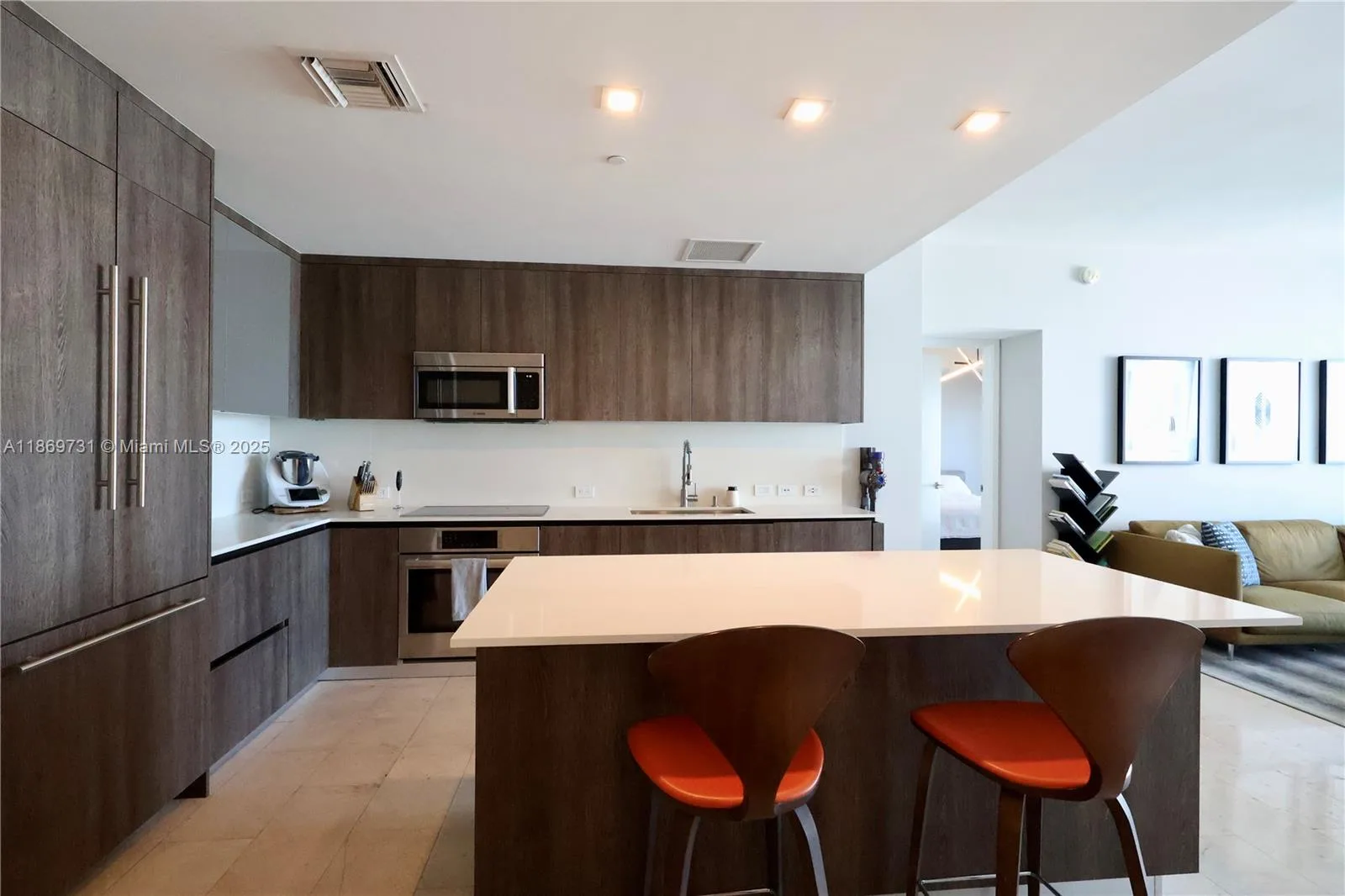 68 SE 6th St # 3607, Miami, FL 33131 photo 2