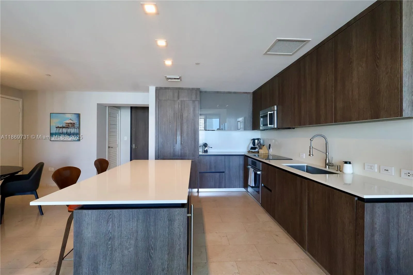 68 SE 6th St # 3607, Miami, FL 33131 photo 3