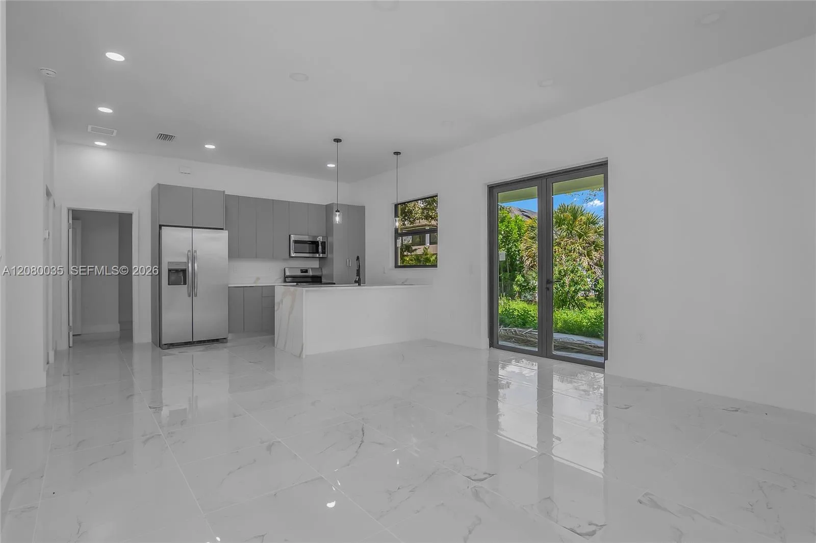 2035 NE 9th Ave, Cape Coral, FL 33909 photo 2