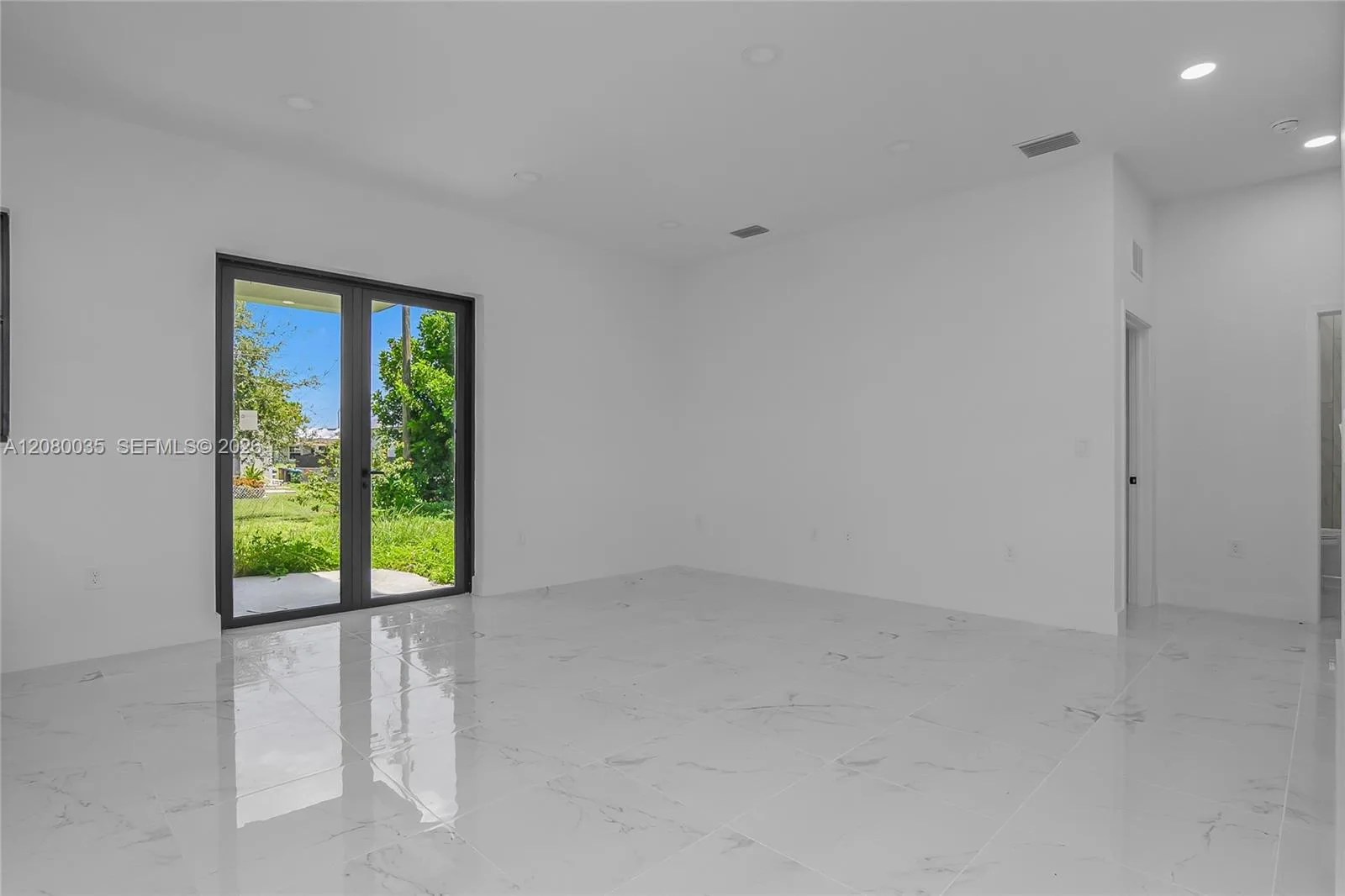 2035 NE 9th Ave, Cape Coral, FL 33909 photo 4