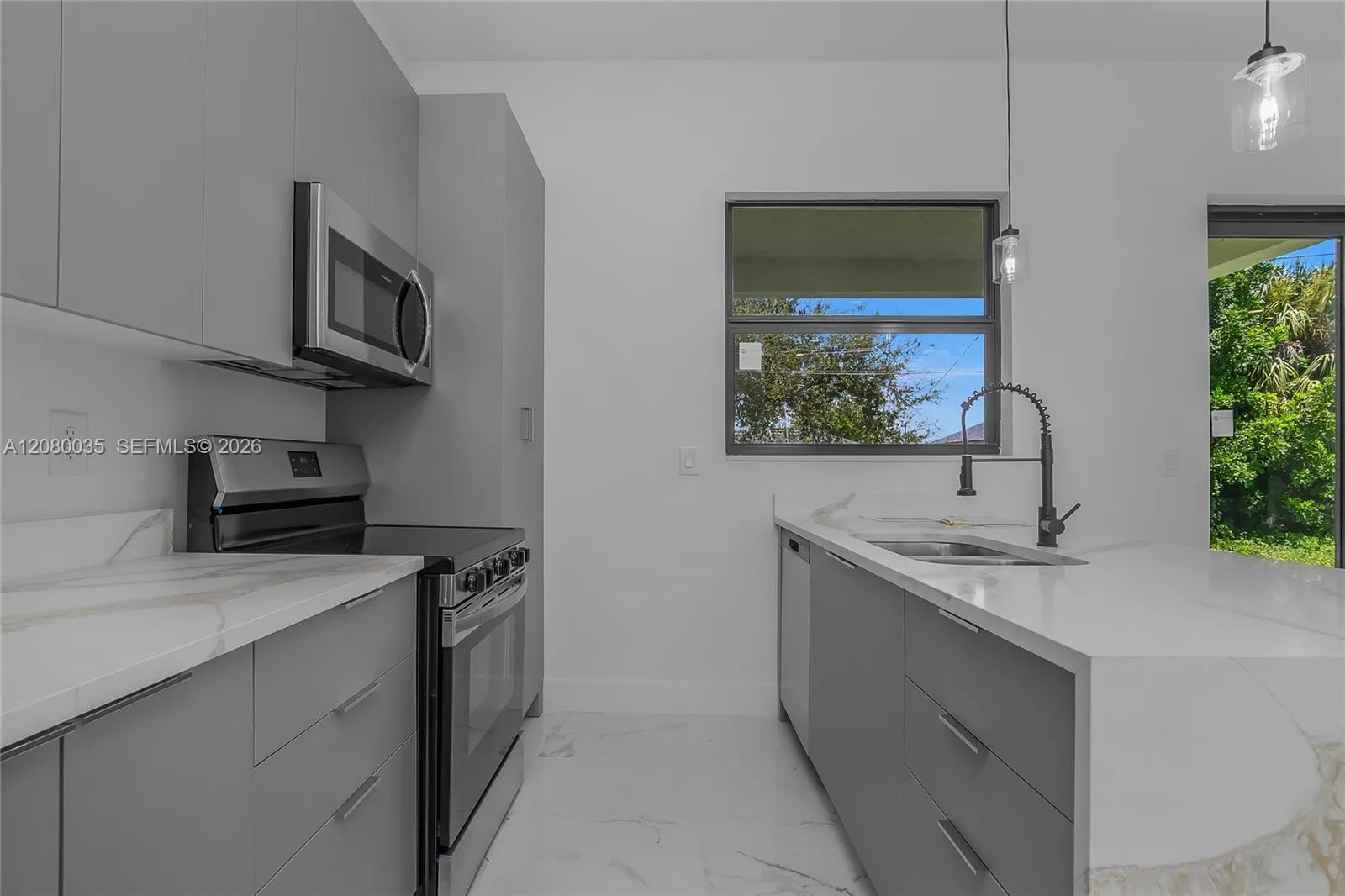 2035 NE 9th Ave, Cape Coral, FL 33909 photo 9