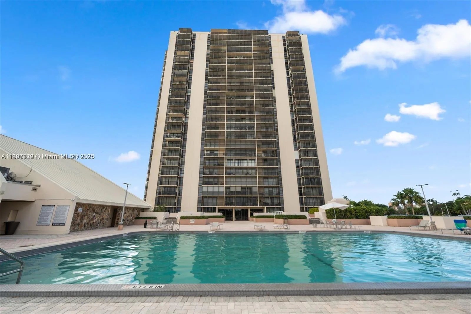 20379 W Country Club Dr # 737, Aventura, FL 33180 photo 2