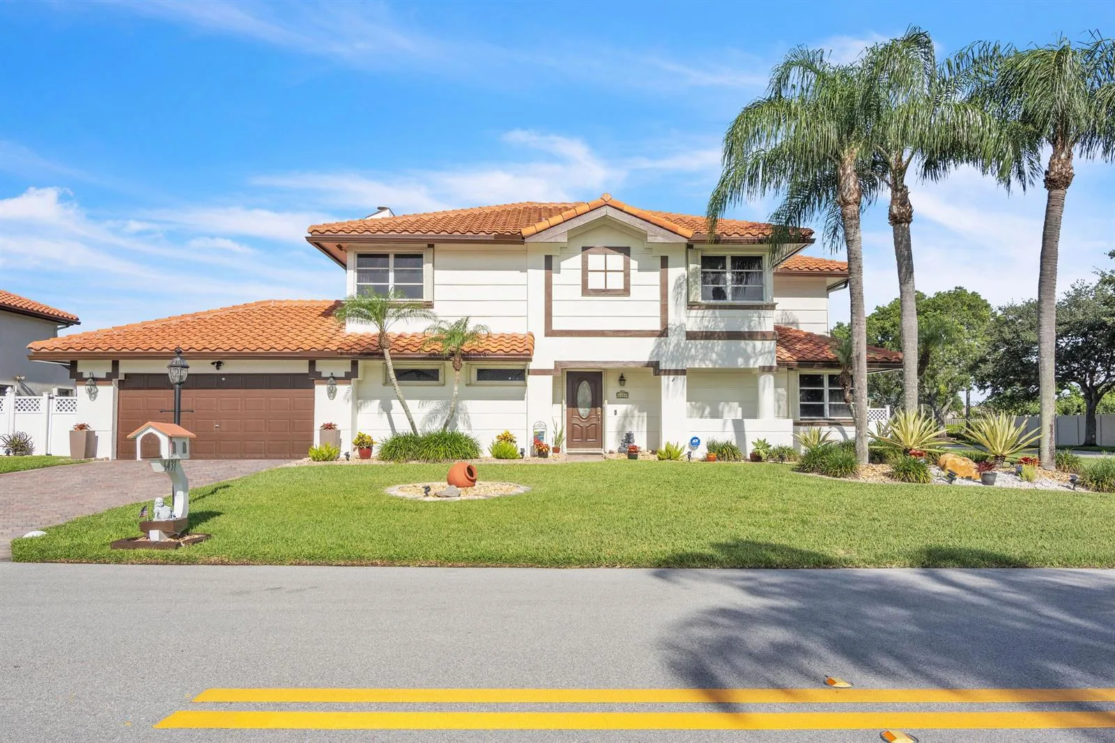 6431 Olde Moat Way, Davie, FL 33331