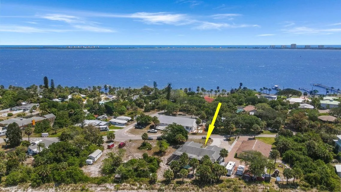 11099 Ridge Avenue, Fort Pierce, FL 34982 photo 3
