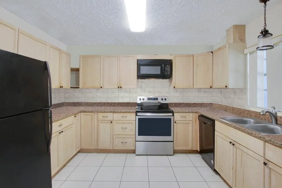 11099 Ridge Avenue, Fort Pierce, FL 34982 photo 5