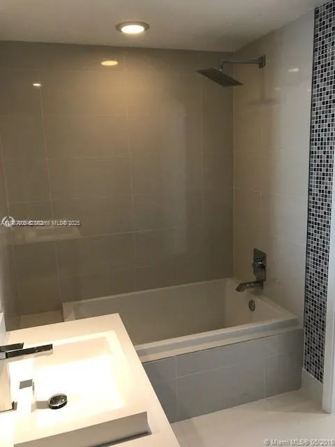 55 SW 9th St # 2510, Miami, FL 33130 photo 11