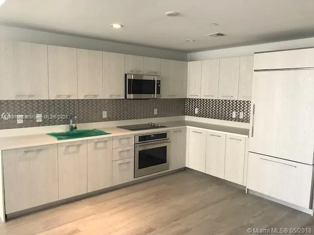 55 SW 9th St # 2510, Miami, FL 33130 photo 2