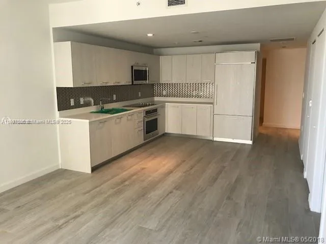 55 SW 9th St # 2510, Miami, FL 33130 photo 3
