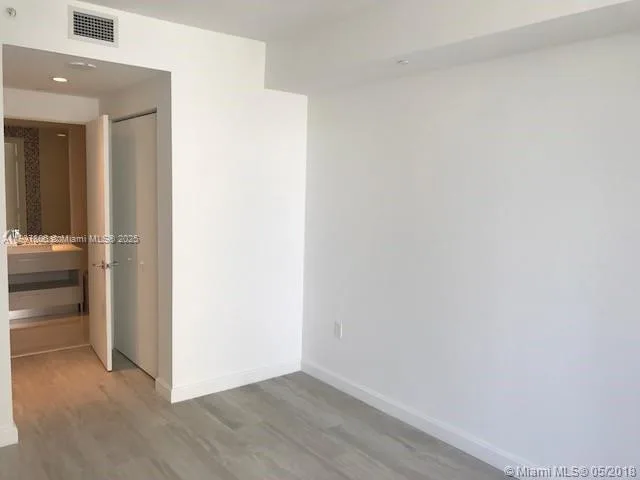 55 SW 9th St # 2510, Miami, FL 33130 photo 9