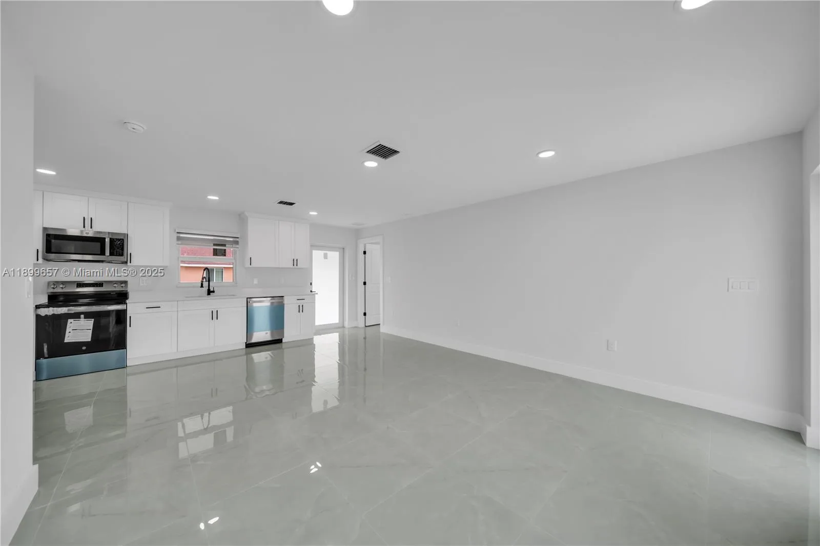 101 W 9Th St, Lehigh Acres, FL 33972 photo 2