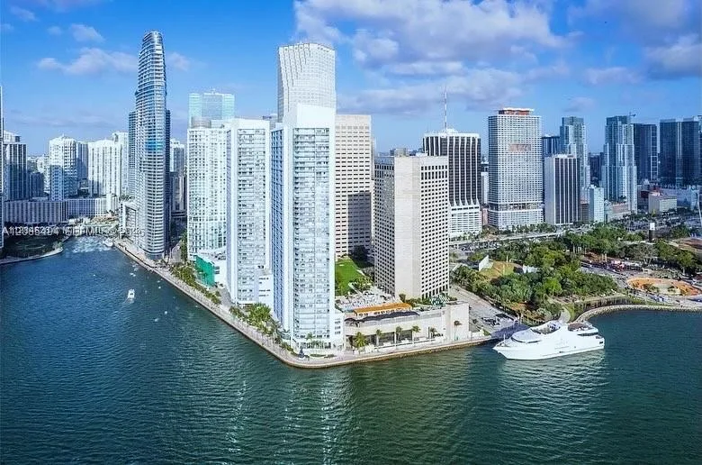 335 S Biscayne Blvd # 1801, Miami, FL 33131
