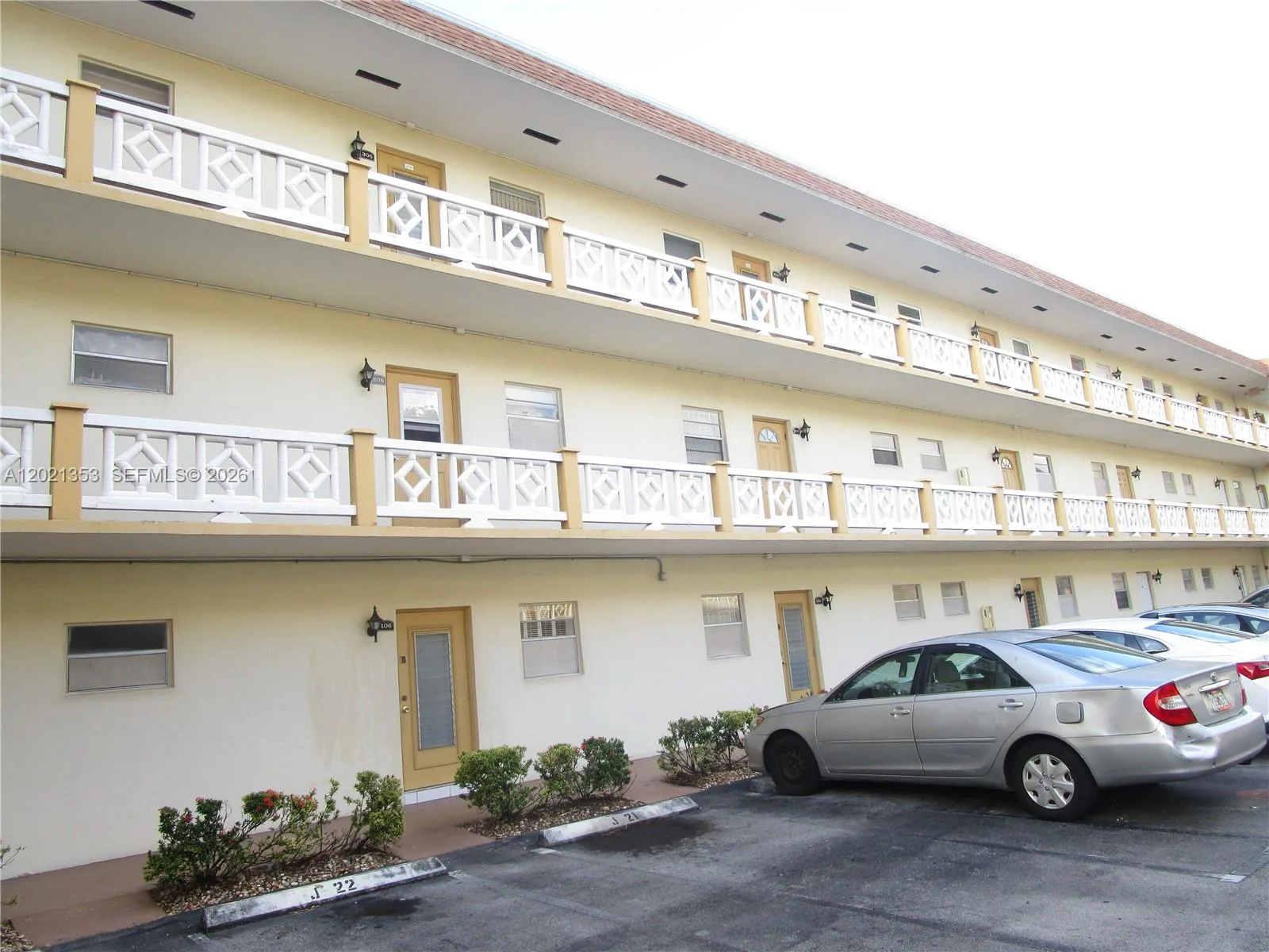 5111 W OAKLAND PARK BLVD # 301, Lauderdale Lakes, FL 33313