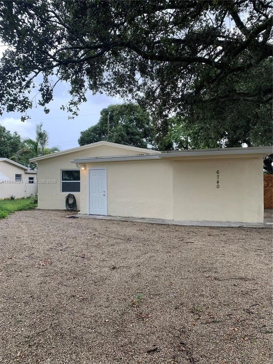 6740 Park St # 1, Hollywood, FL 33024
