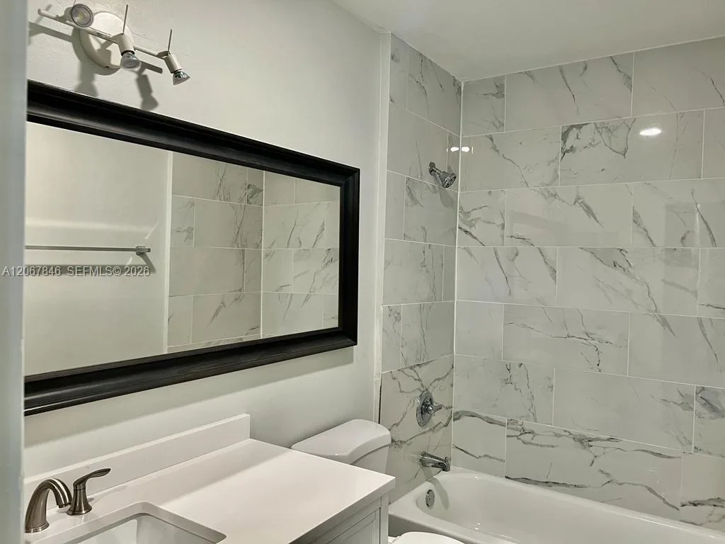 900 SW 113th Ter, Pembroke Pines, FL 33025 photo 10