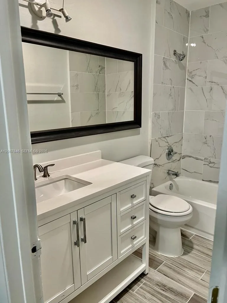 900 SW 113th Ter, Pembroke Pines, FL 33025 photo 11