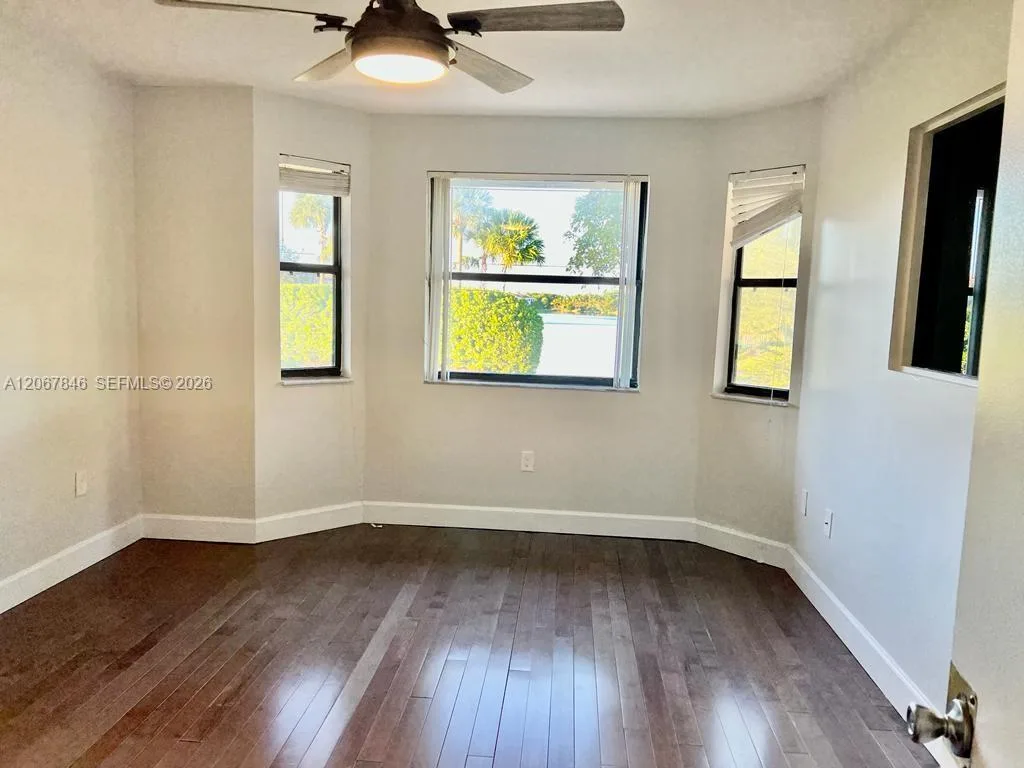 900 SW 113th Ter, Pembroke Pines, FL 33025 photo 13