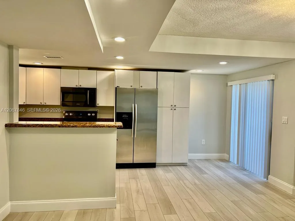 900 SW 113th Ter, Pembroke Pines, FL 33025 photo 6