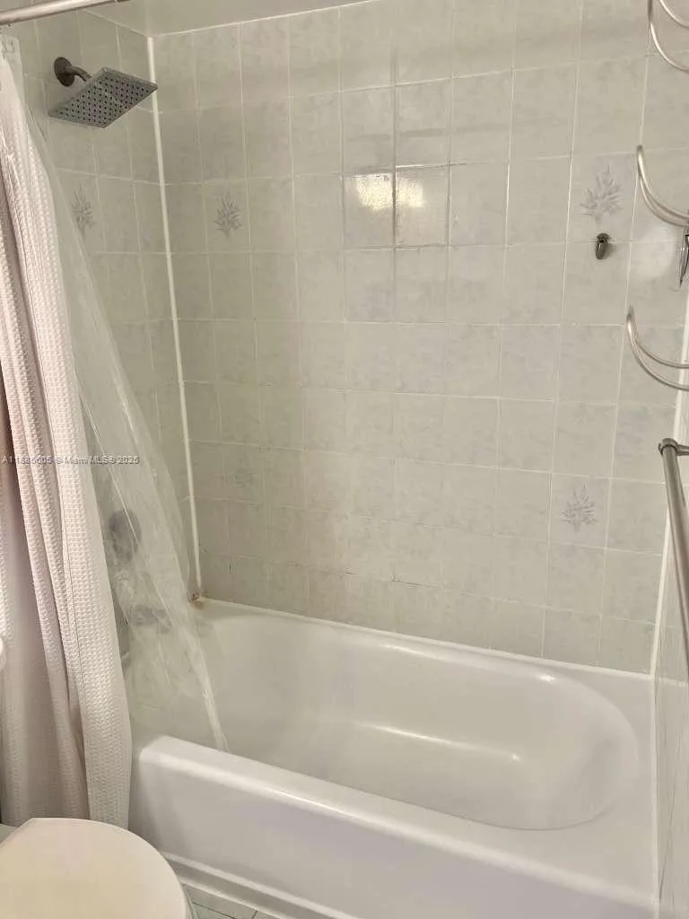 1300 W 53rd St # 18, Hialeah, FL 33012 photo 4