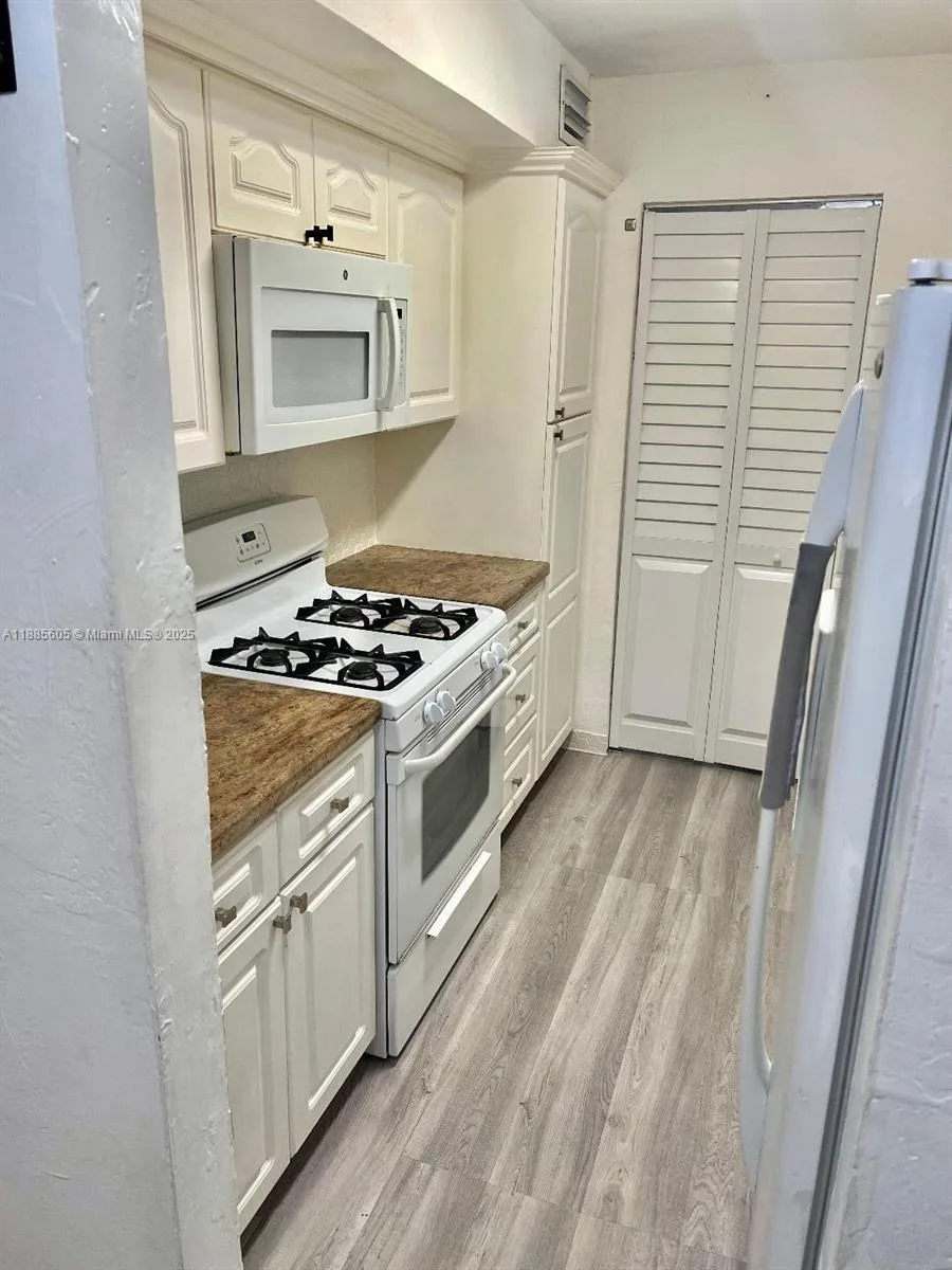 1300 W 53rd St # 18, Hialeah, FL 33012 photo 7