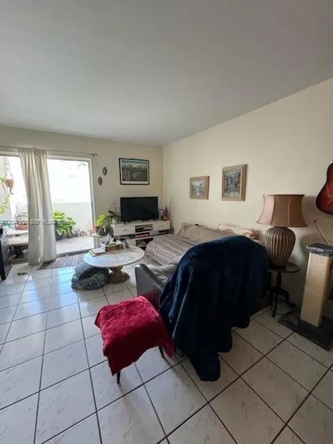 2000 Biarritz Dr # 404, Miami Beach, FL 33141