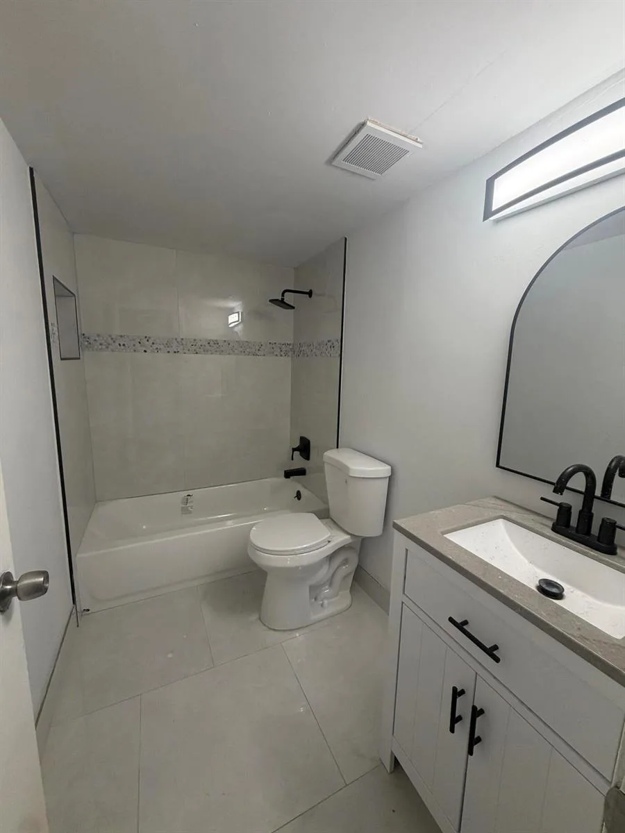 1303 NW 8TH Avenue, Fort Lauderdale, FL 33311 photo 4